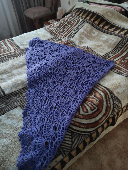 Платок бактус вязаный