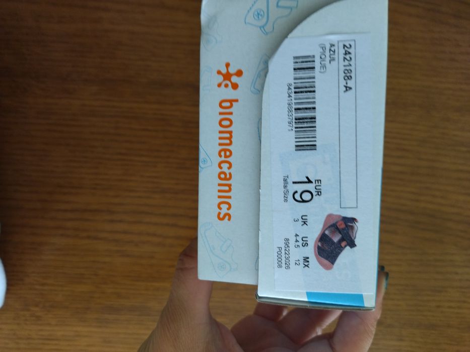 Обувки за прохождане Biomechanics 19 номер