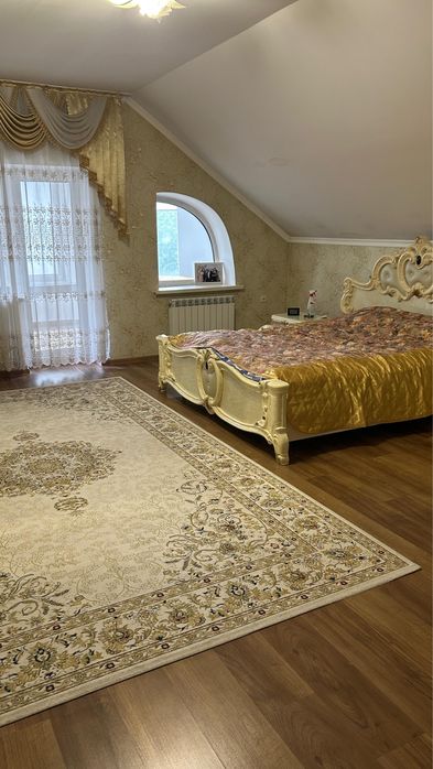 Продом кирпичный дом с мансардой