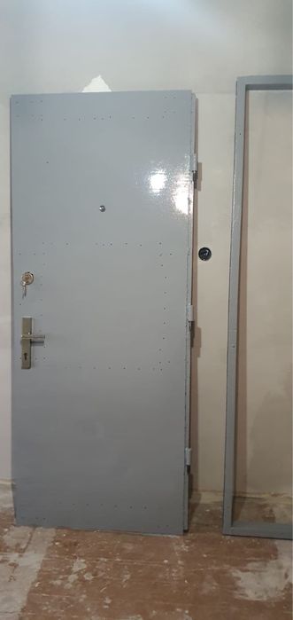 Входная дверь железная