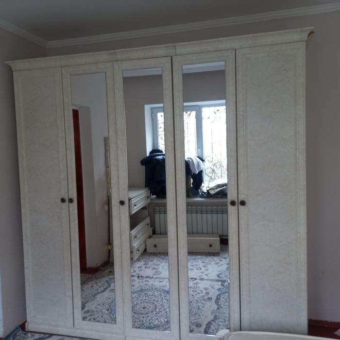 Продам спальный гарнитур