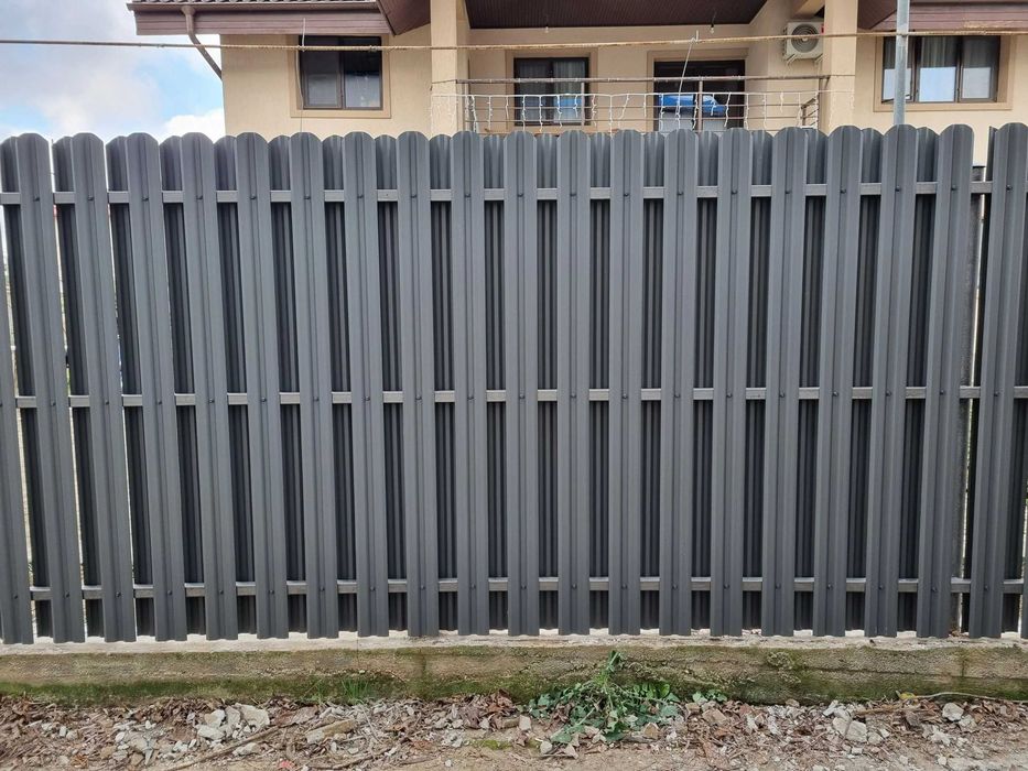 Garduri si porti din panouri stil jaluzele, tabla cutata, sipca metalica, plasa bordurata, fier forjat, BCA sau beton si alte modele la comanda