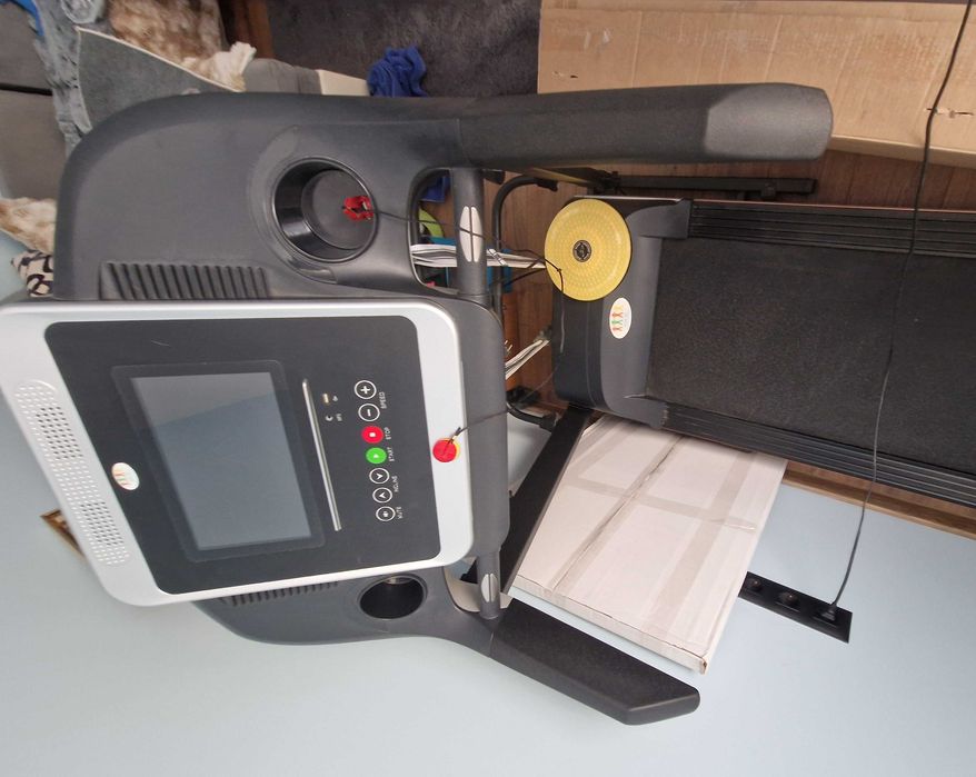 Професионална бягаща пътека за домашна употреба SPORTFIT 950, 2.75к.с.