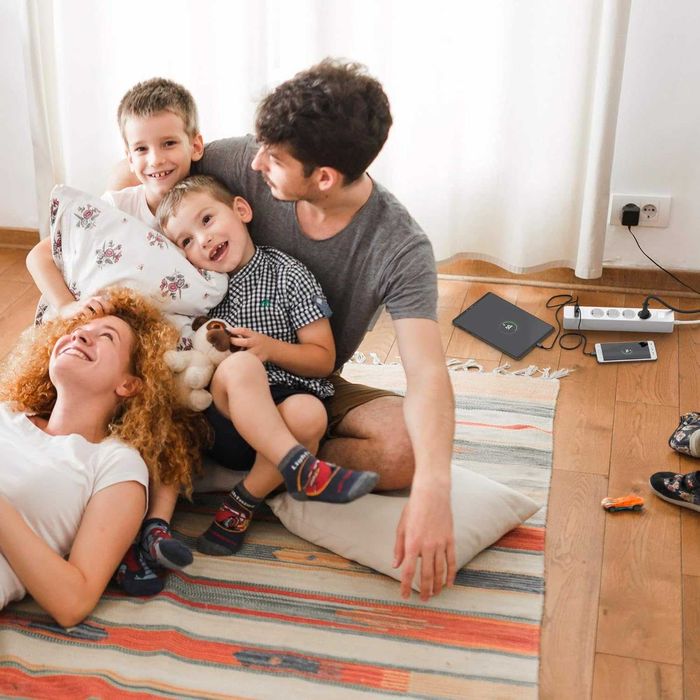 Разклонител KabelDirekt 4 гнезда, 3 x USB, GS, TUV, без пренапрежение