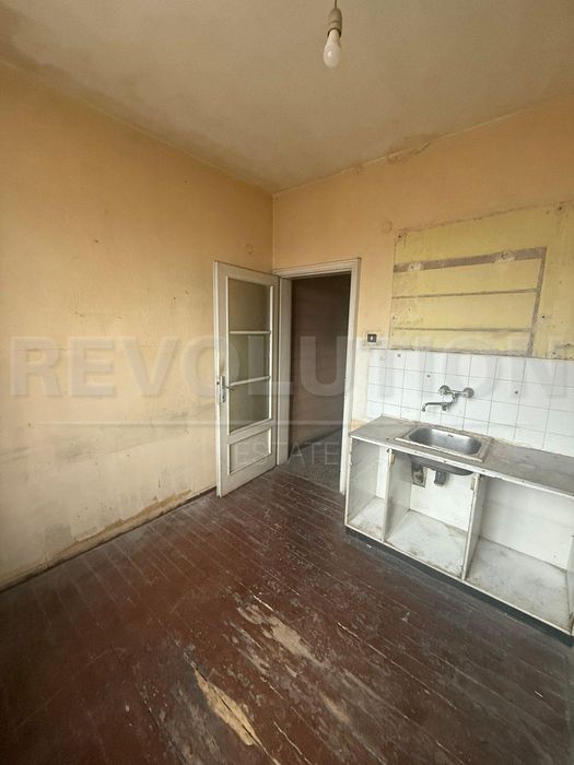 Продава се Тристаен апартамент в София, Център - 85 кв.м за 1500 €/кв.м - Снимка #4