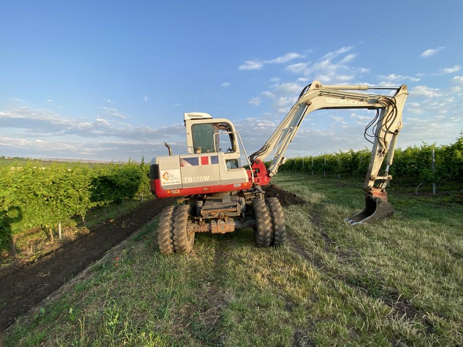 Excavator pe roti Tackeucki impecabil !!