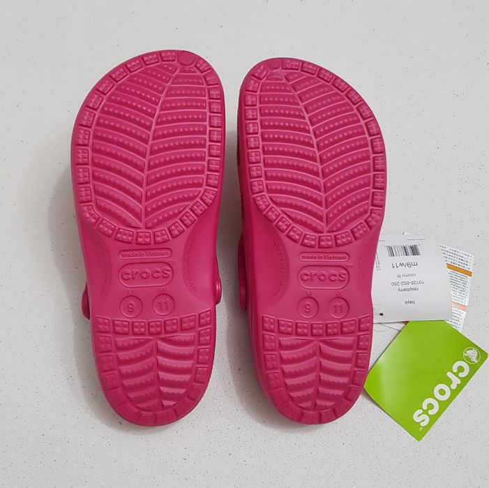 Saboti Crocs Baya Raspberry Roomy Fit noi, sandale unisex plaja, vară, Nr. 42 - 43 EU (M9 - W11) unisex