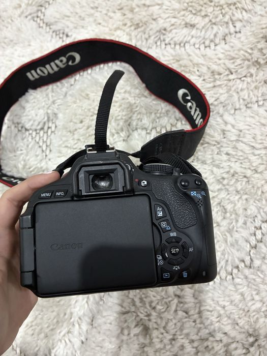 Фотоапарат Canon EOS 600D