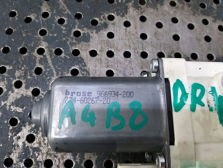 Motoras macara dreapta fata audi a4 b8 8k 8k0959802a 1101965575200 7746026720