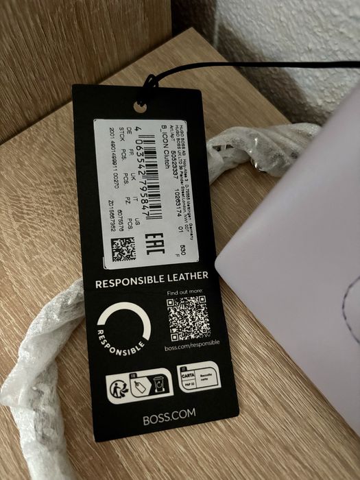 Clutch Boss Black original, nou cu etichetă – lanț & logo sigilate