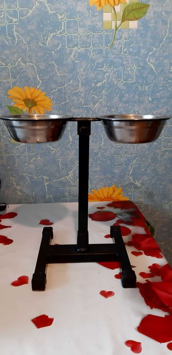 Продаю стойку с мисками для собак