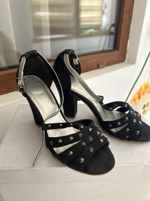 Pantofi decupati tamaris