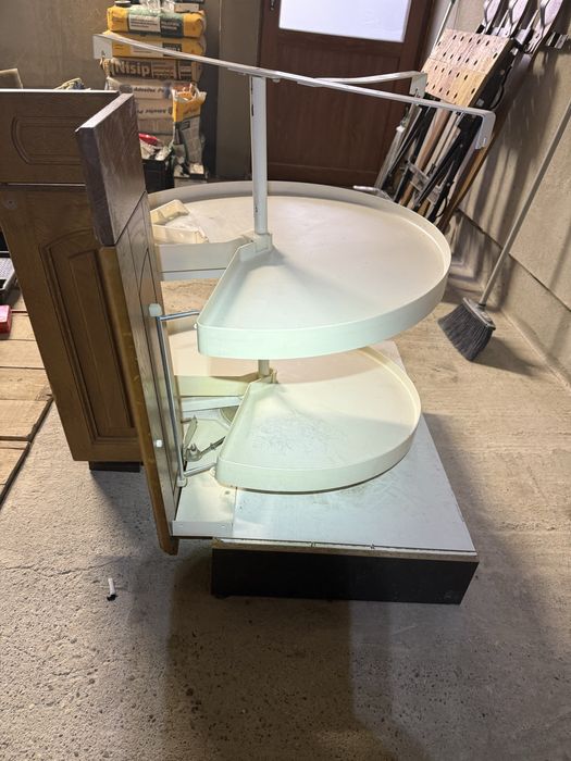 Dulap pe colt rotativ