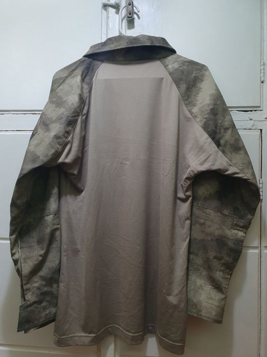Bluză tactică de la  101 INC pe camuflaj Atacs AU