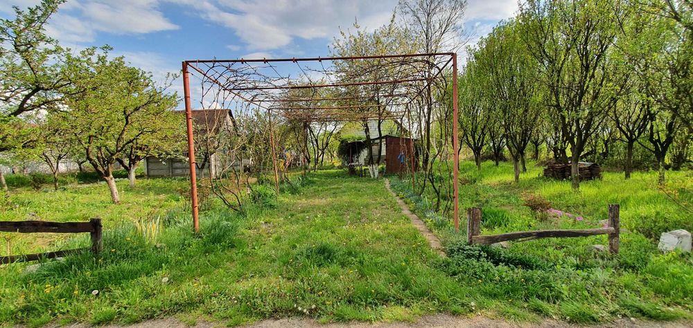 Teren extravilan de vânzare – 50 ari