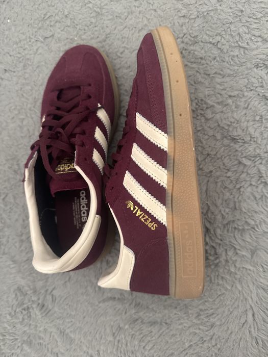 Vând adidas aproape noi