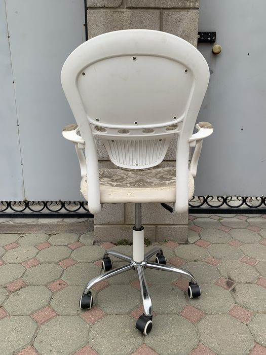 Удобный стул с регулировкой высоты