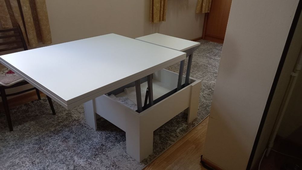 Стол раздвижной, новый белового цвета