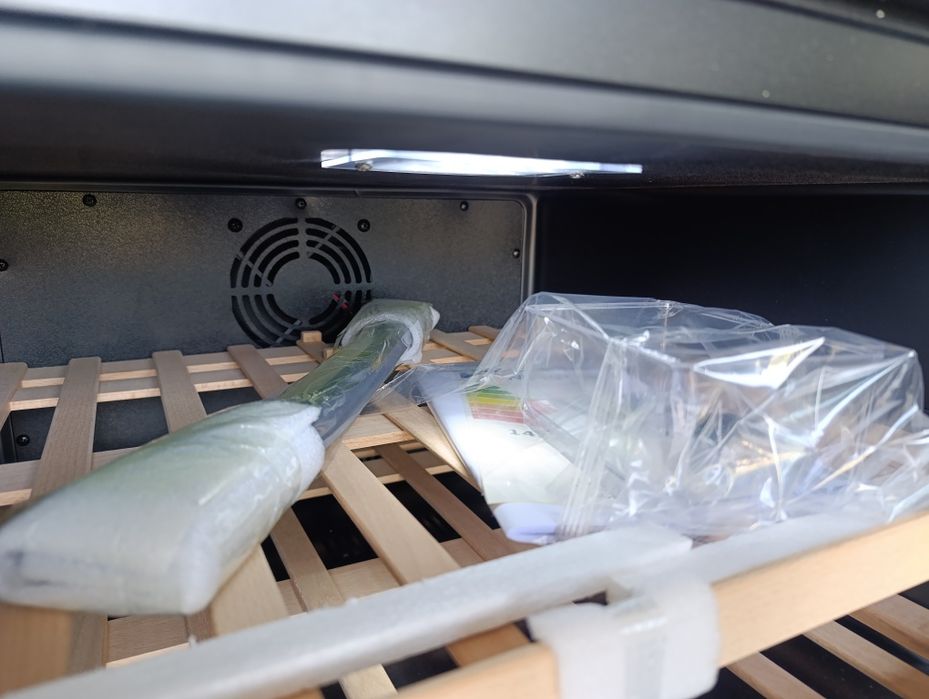 Нова Хладилна витрина за вино WINE COOLER