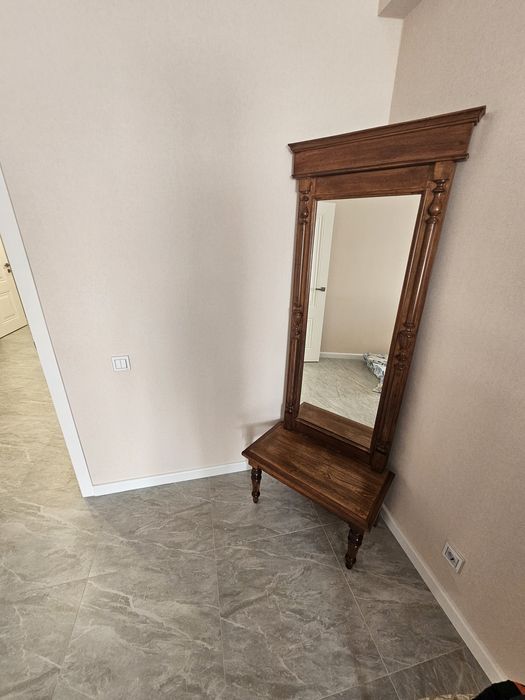 Комод с зеркалом