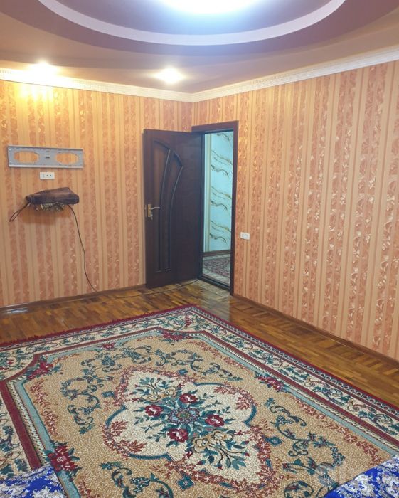 Янгийулда 3 хонали квартира сотилади.