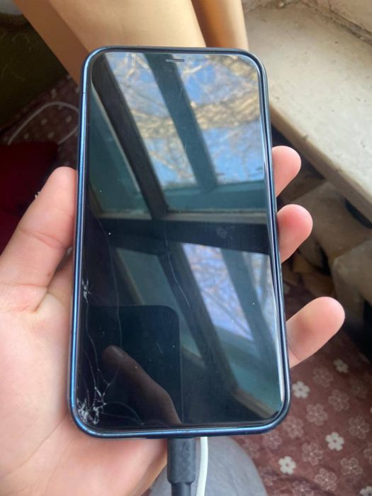 Продам айфон 11 срочно