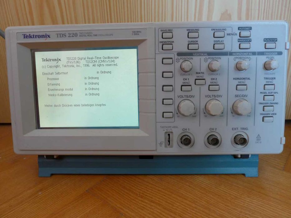 Osciloscop digital Tektronix TDS220, 100 MHz, 2 canale, impecabil
