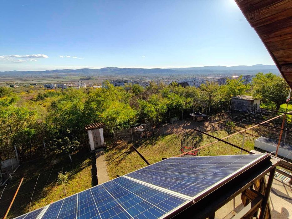 Продава вила в ж.к. Изток над блок 45, гр. Казанлък