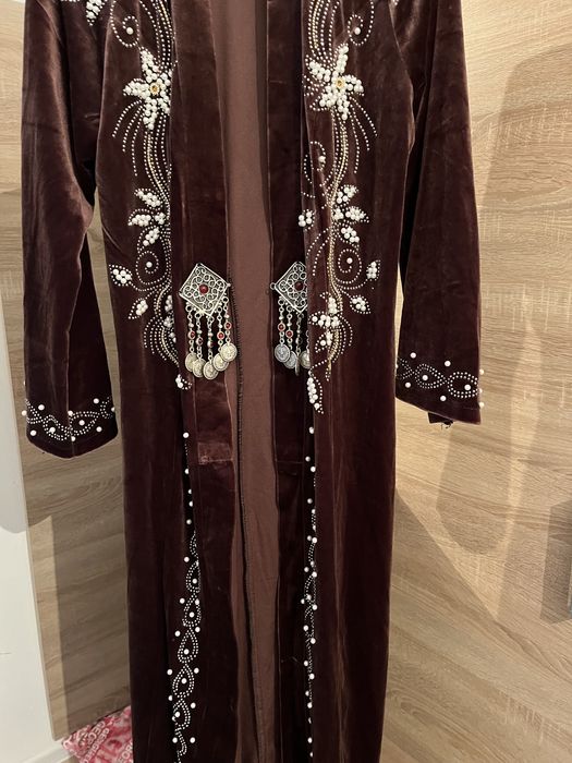 Платья на той почти новые