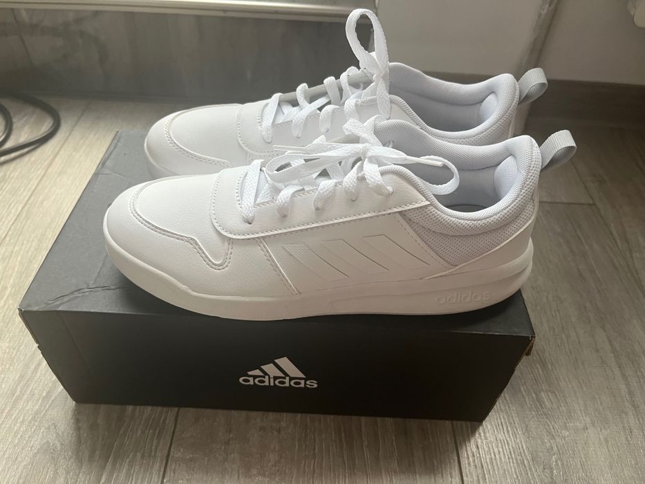 Чисто нови маратонки Adidas Tensuar K