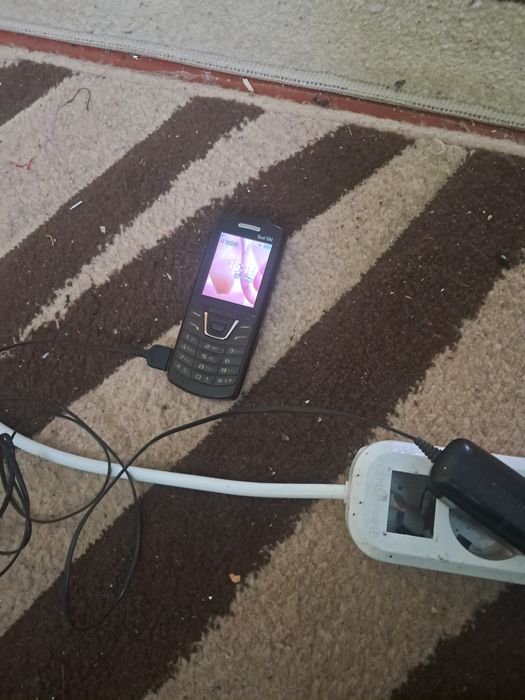 Продам телефон самсунг