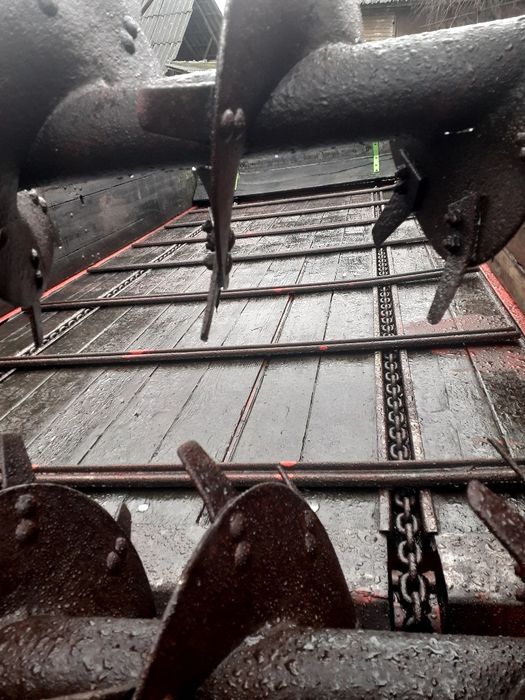 Mie împrăștiat gunoi