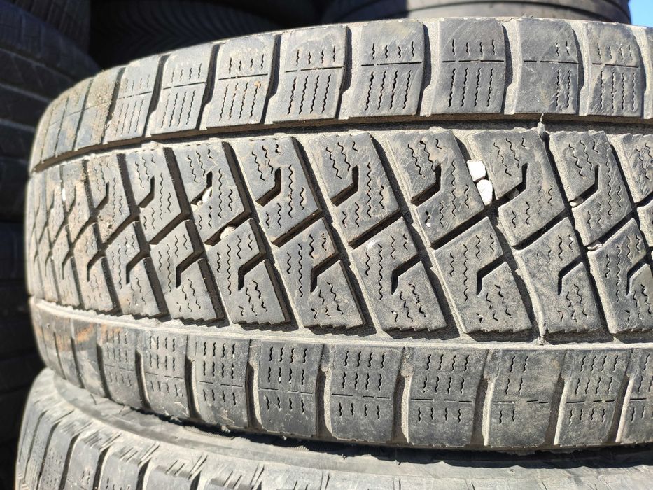 2бр Зимни гуми за бус 205 70 15 C - Lassa