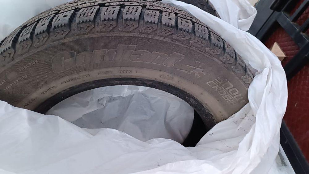 Продам комплект зимних колес 195/65 R15