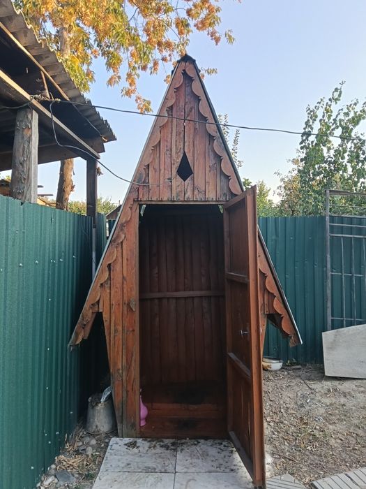 Уличный туалет в отличном состоянии