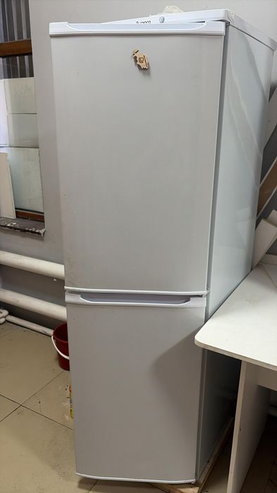 Продам холодильник в отличном состяни  почти новая
