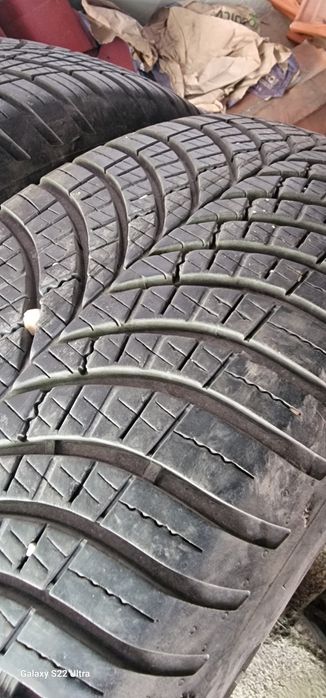 215/65/17 Goodyear Vector 4S