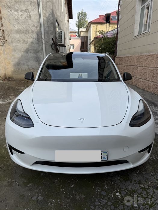 Tesla model Y. RWD .
