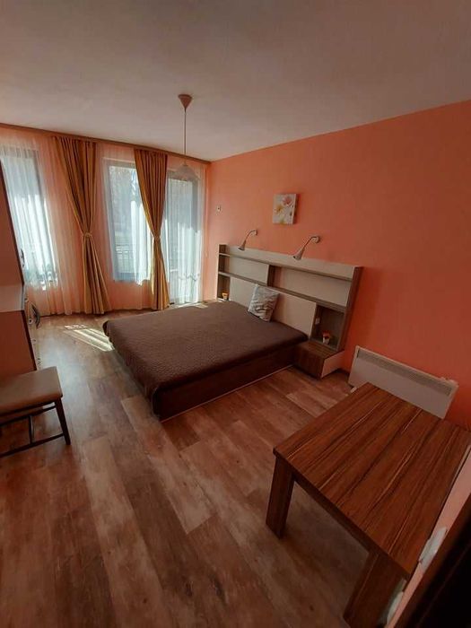 Дава се под наем Двустаен апартамент в Бургас, Изгрев - 68 кв.м за 239.7 € - Снимка #1