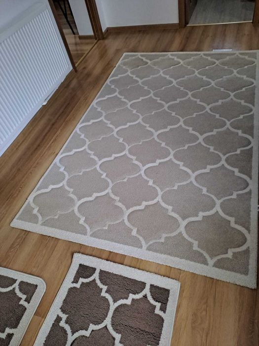 Stei BihorMasa cu 6 scaune, canapea