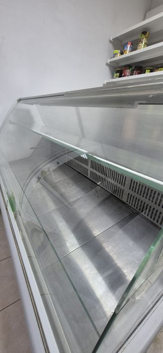 Продам витринный холодильник