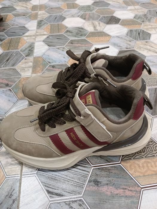 Отдам даром кроссовки