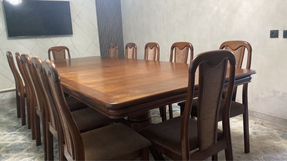 Стол и 12 стульев