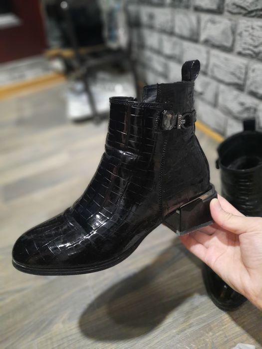 Oyoq kiyim Firminniy narsa karobkalari bn bor