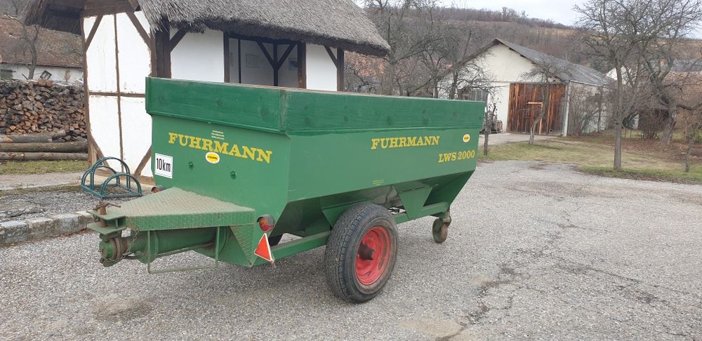 Remorcă recoltare struguri cu șnec pompă 4.000 kg