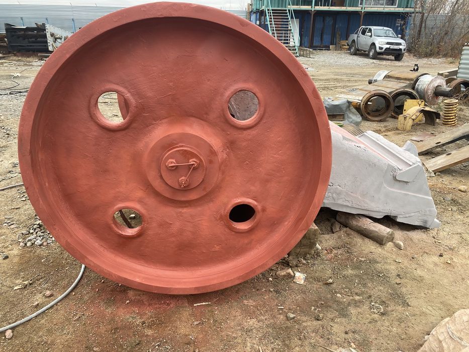 Ремонт щековой дробилки СМД 110