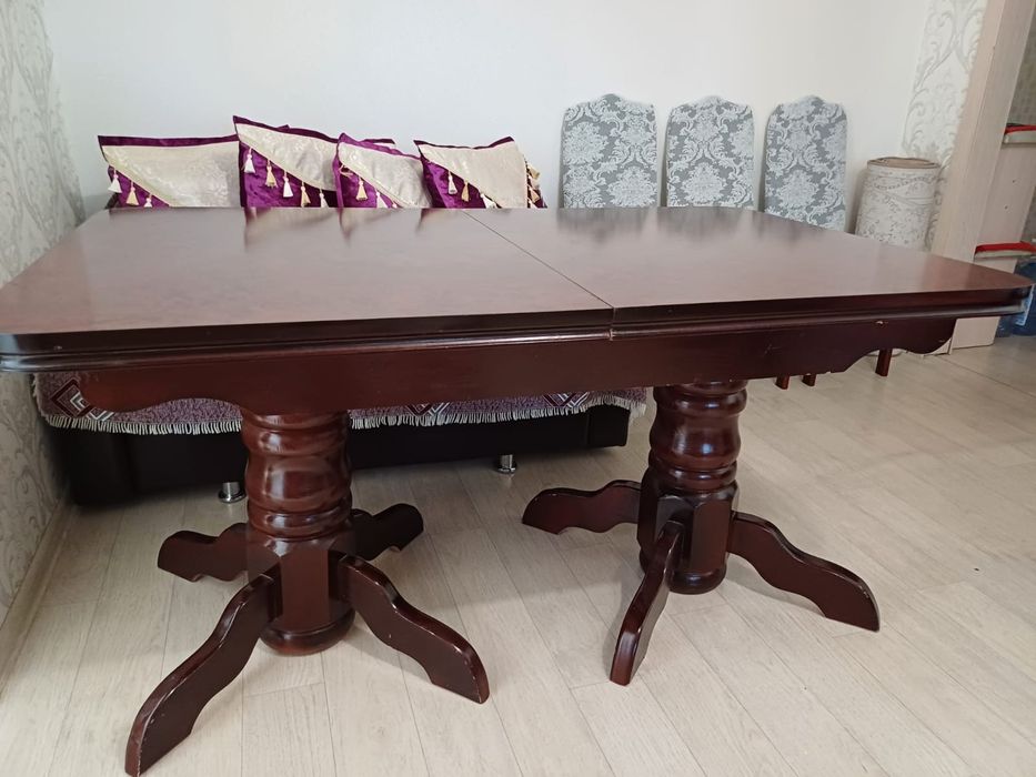 Стол для гостиной