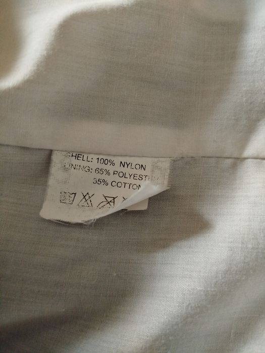 Продавам дрехи. ..