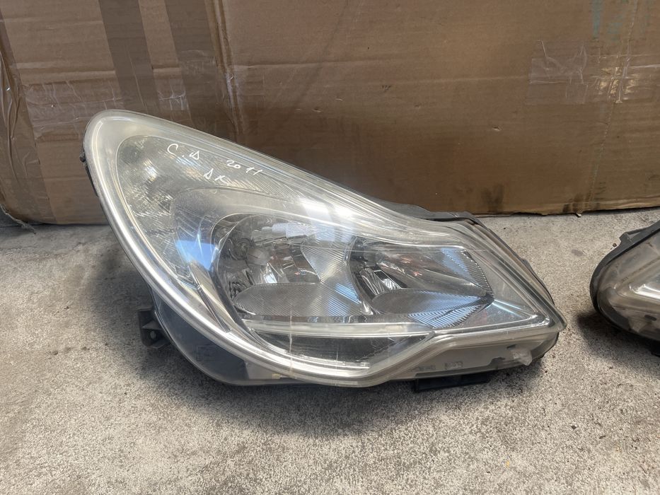 Far/ faruri  stânga-dreapta Opel Corsa D Facelift fundal alb