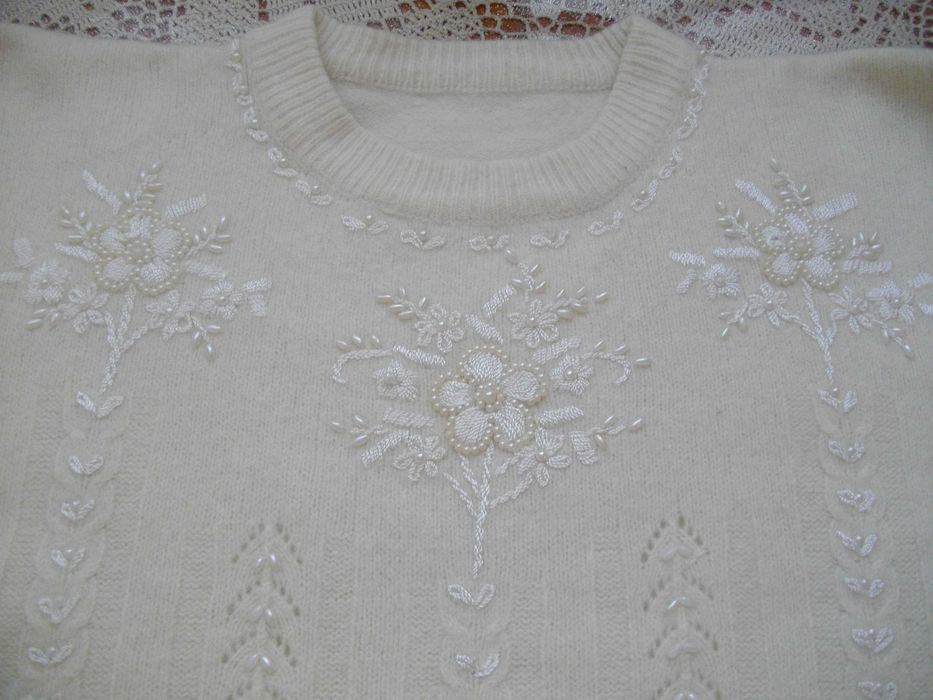 Елегантна бяла плетена блуза от мохер